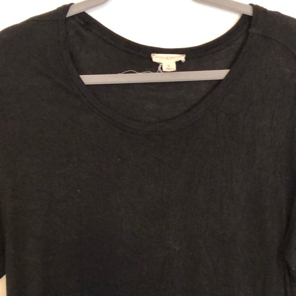 Black tee - Picture 2 of 4